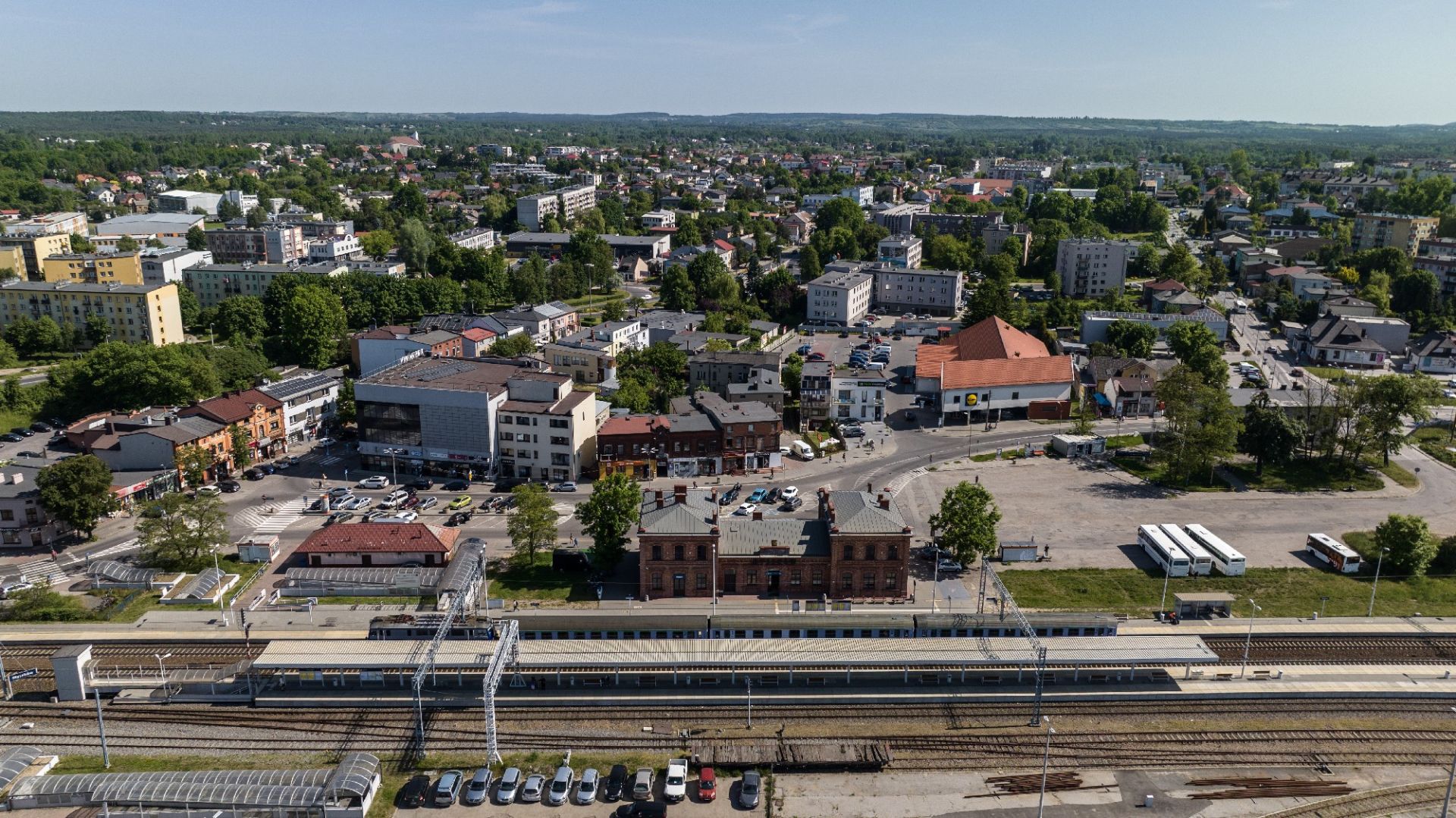Opracowanie dokumentacji projektowej oraz realizacja robót budowlanych w ramach projektu POIIŚ 5.2-6 „Prace na linii kolejowej nr 1 na odcinku Częstochowa - Zawiercie”.